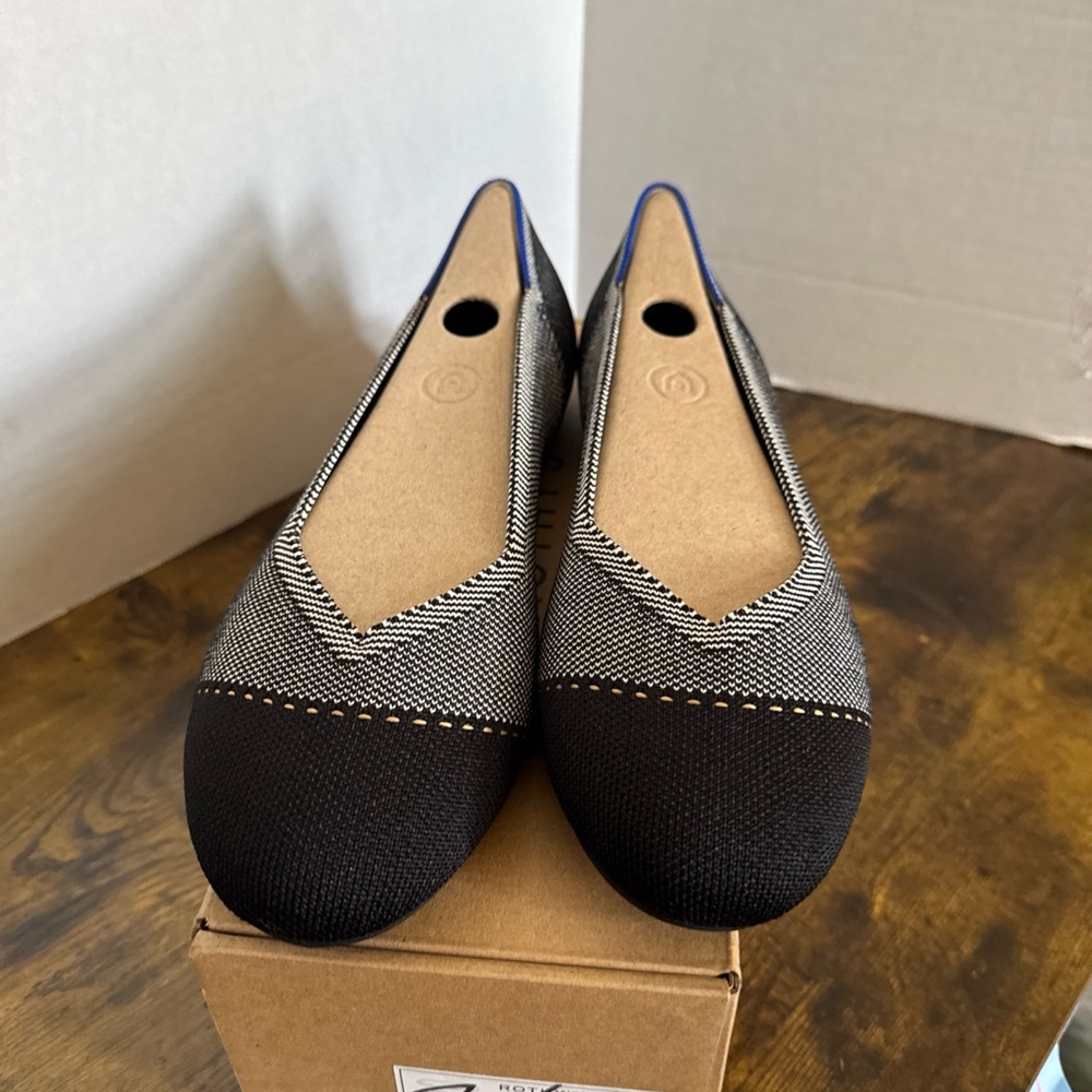 Rothy’s The Flat Grey Mist Captoe NEW Size 5.5
Absolutely NEW